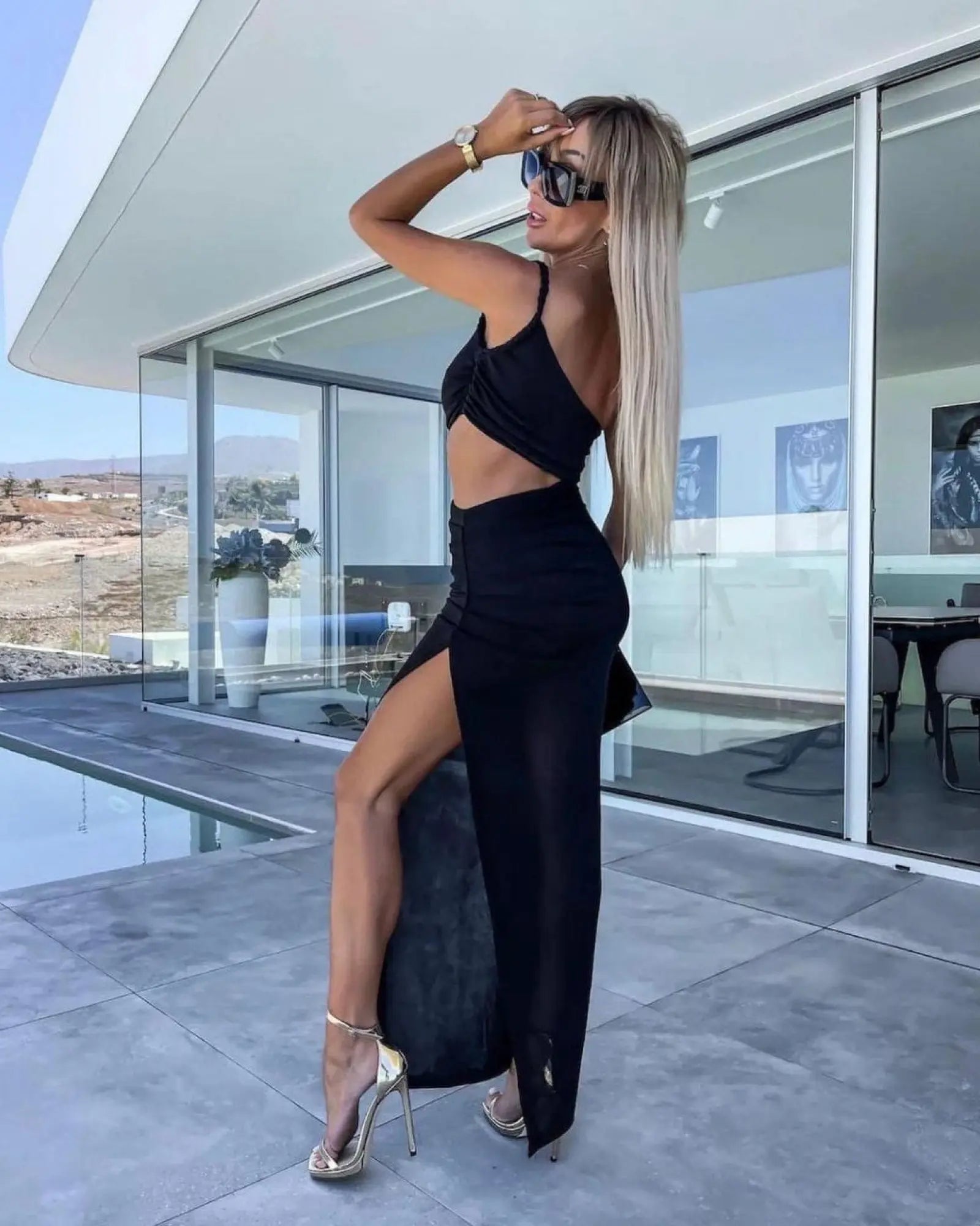 atraktiven-damski-komplekt-v-cerno-25521