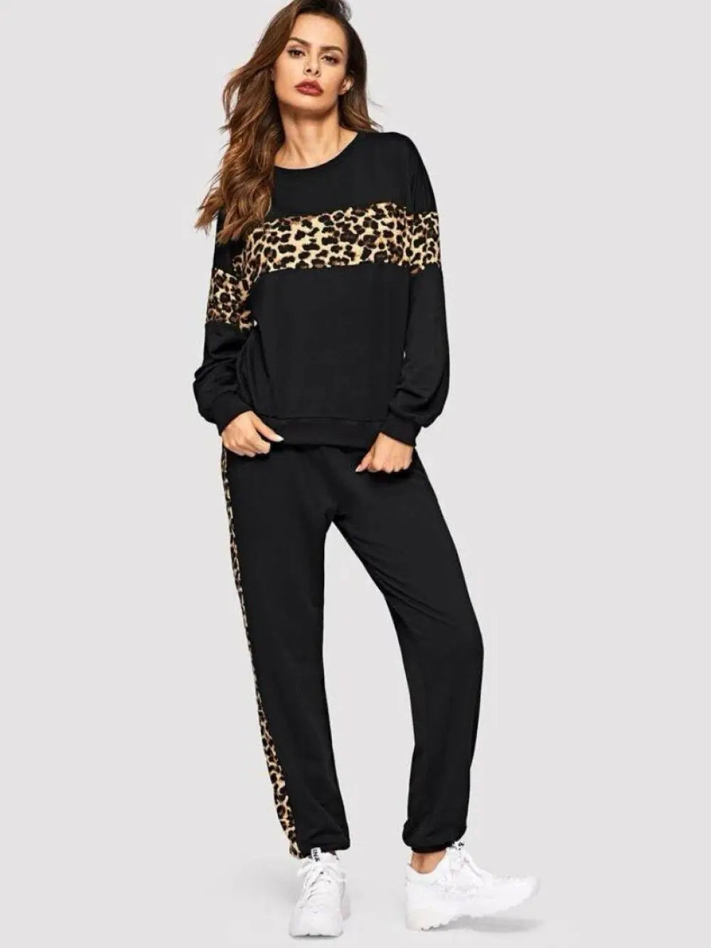 Черен дамски спортен комплект с леопастови мотиви - 6518