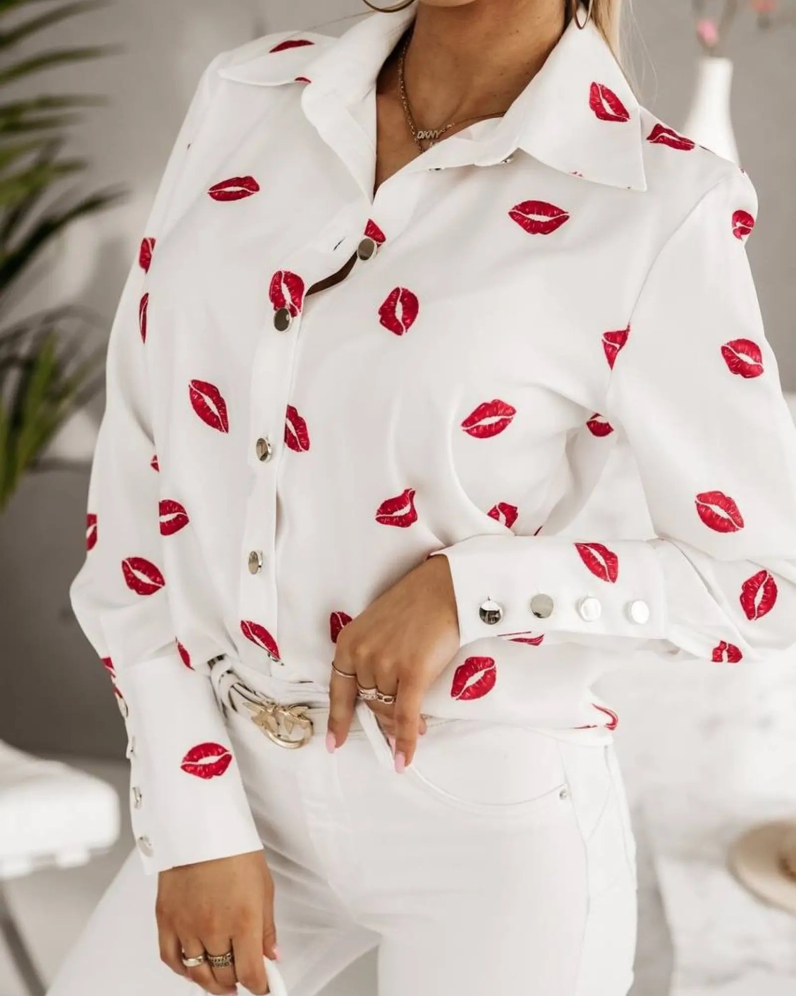 Дамска риза с ефектен принт на целувки - 6633