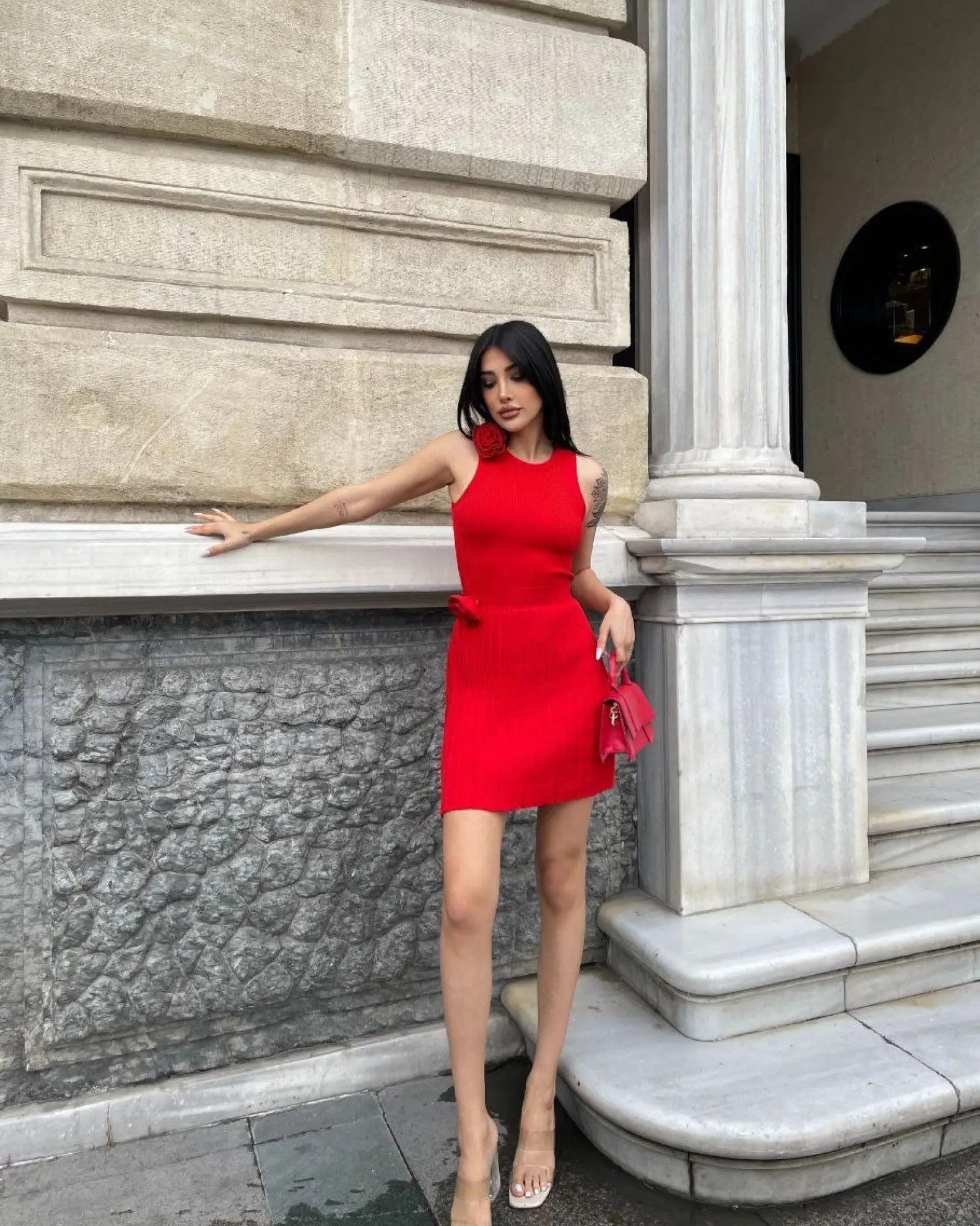 Елегантен дамски комплект с декорация роза в червено - 3119