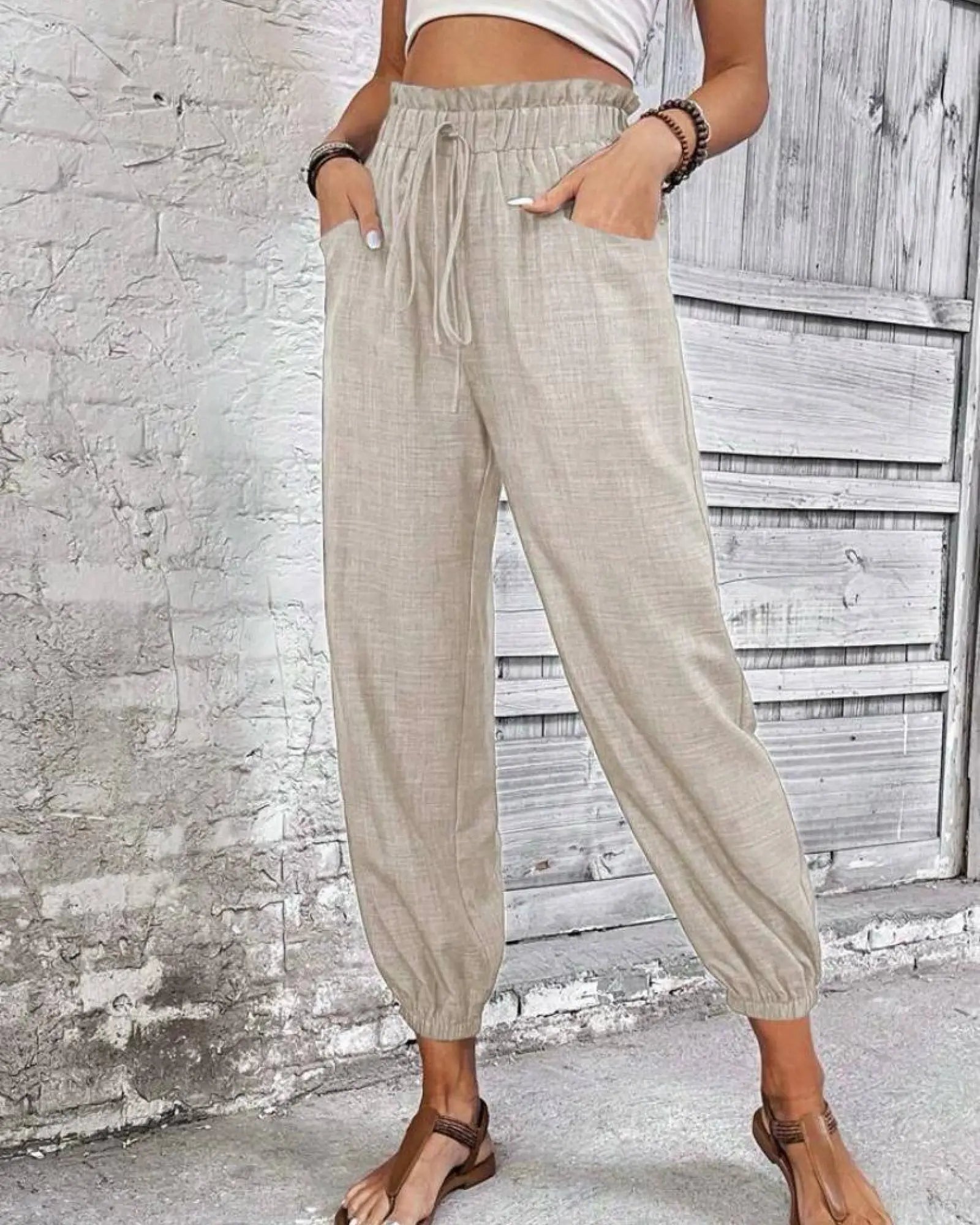 Елегантен дамски панталон с изчистен дизайн в бежово - 6823