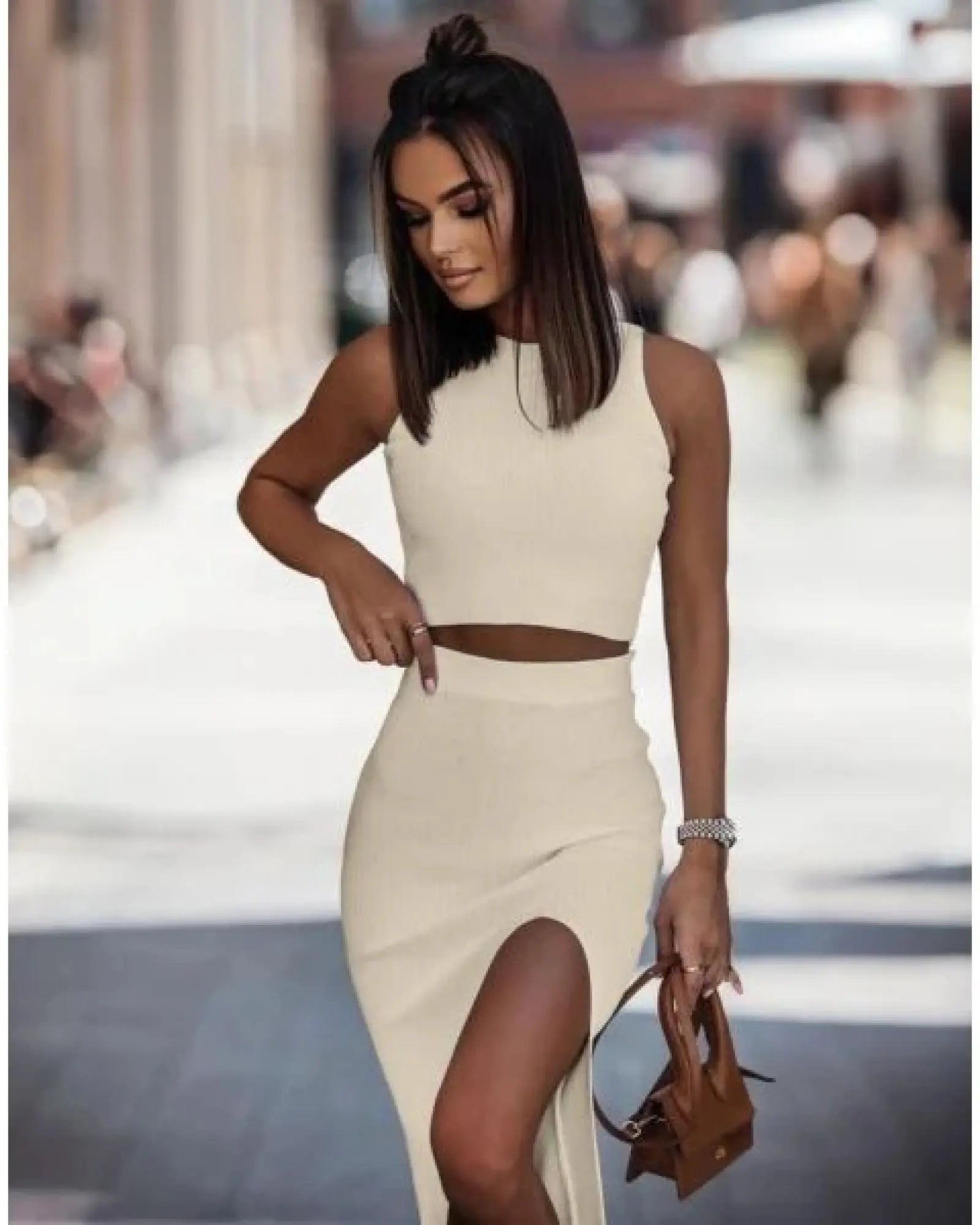 Изчистен дамски комплект в бежово - 3015