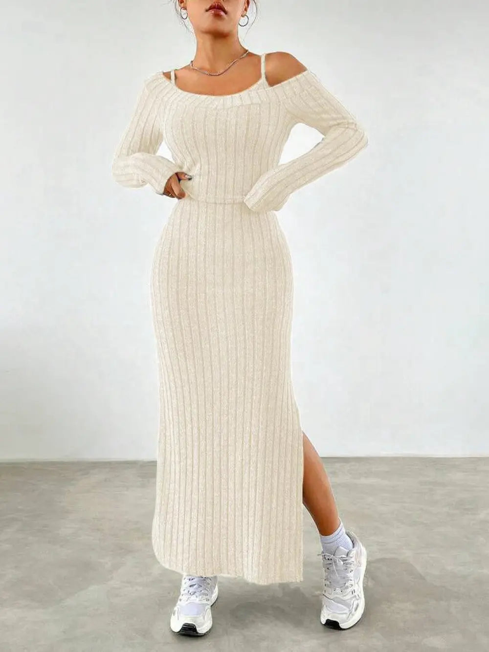 Изчистен дамски комплект в бежово - 3319