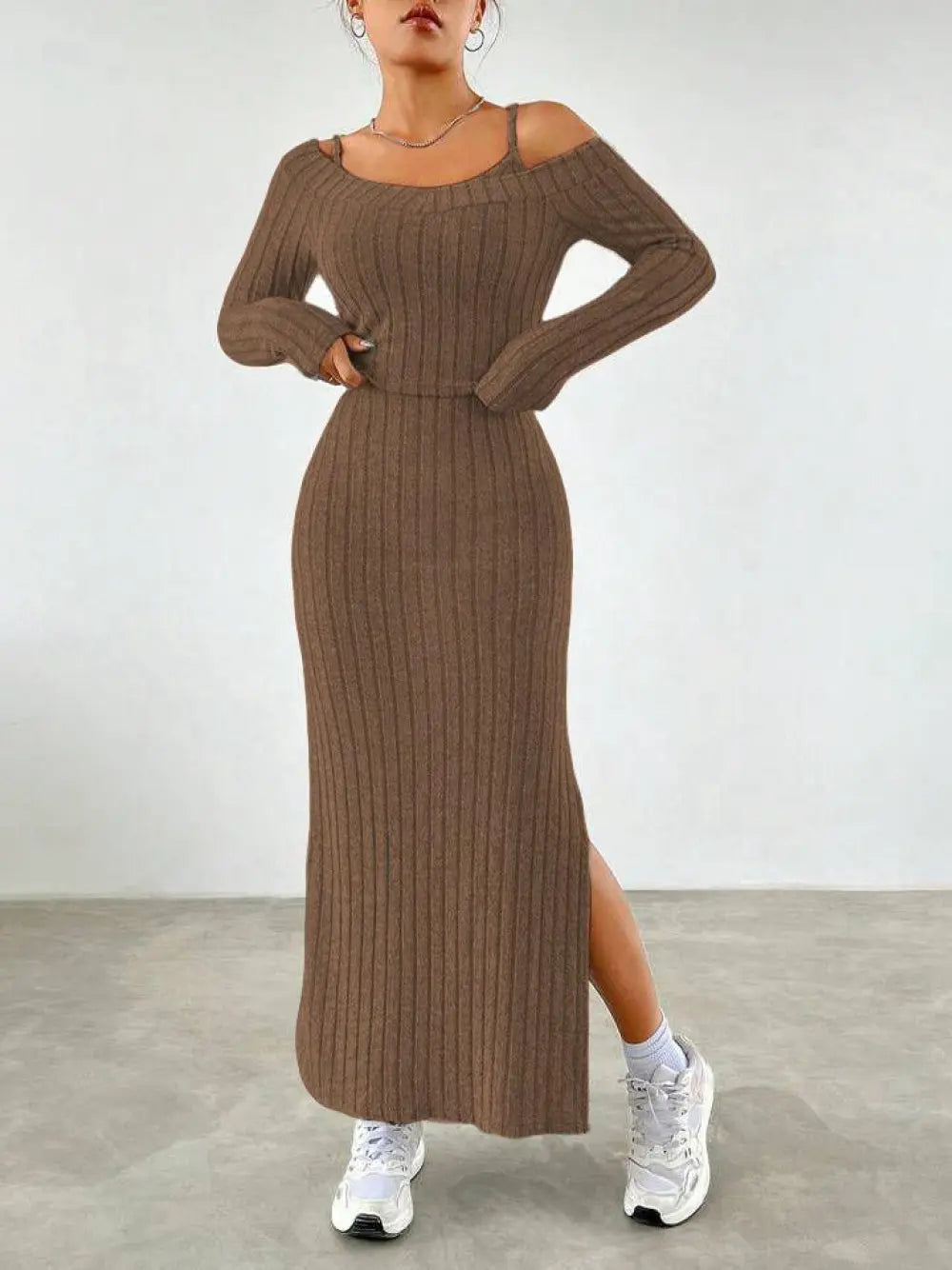 Изчистен дамски комплект в кафяво - 3319