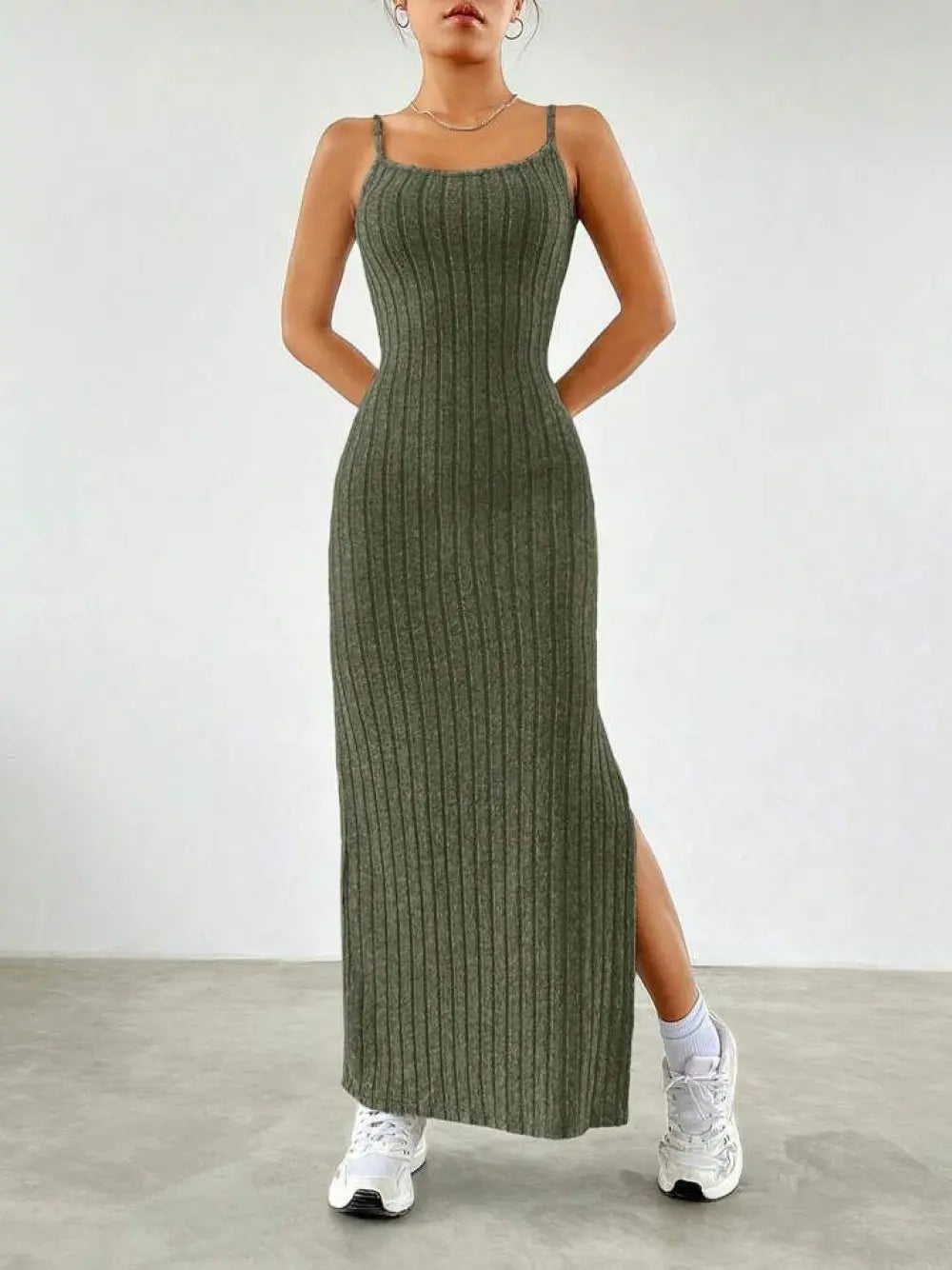 Изчистен дамски комплект в масленозелено - 3319